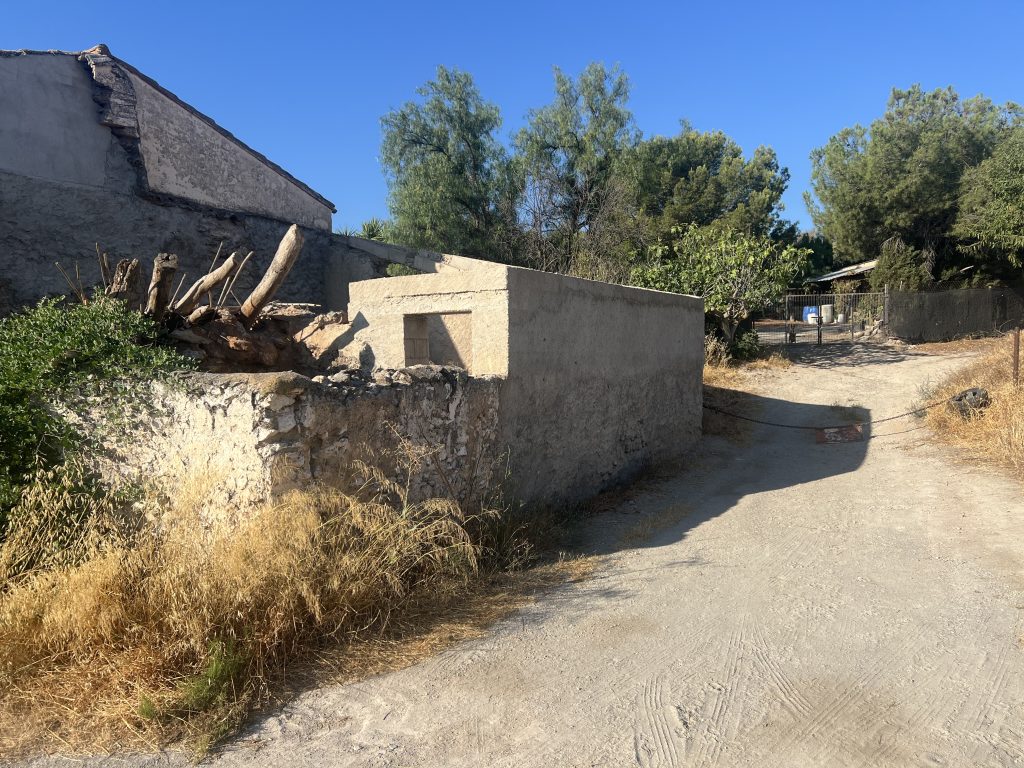 Finca rústica de 25.000 m² con vivienda, almendros y olivos en Las Macetas, Lorca